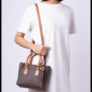 🆕️MICHAEL KORS Kris Small Satchel Bag in Brown Acorn Signature Logo